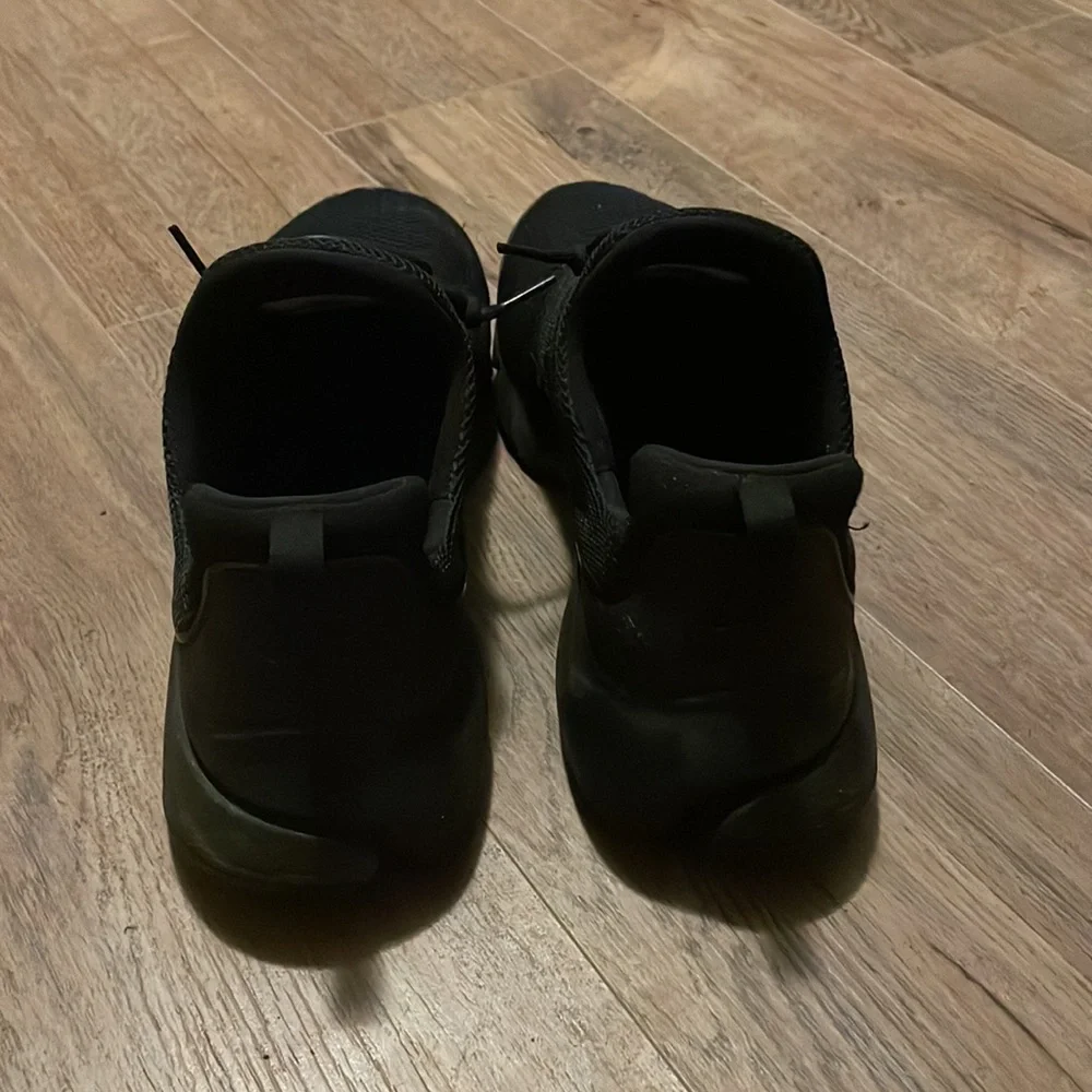 Nike Shoes - Picture 3 of 7